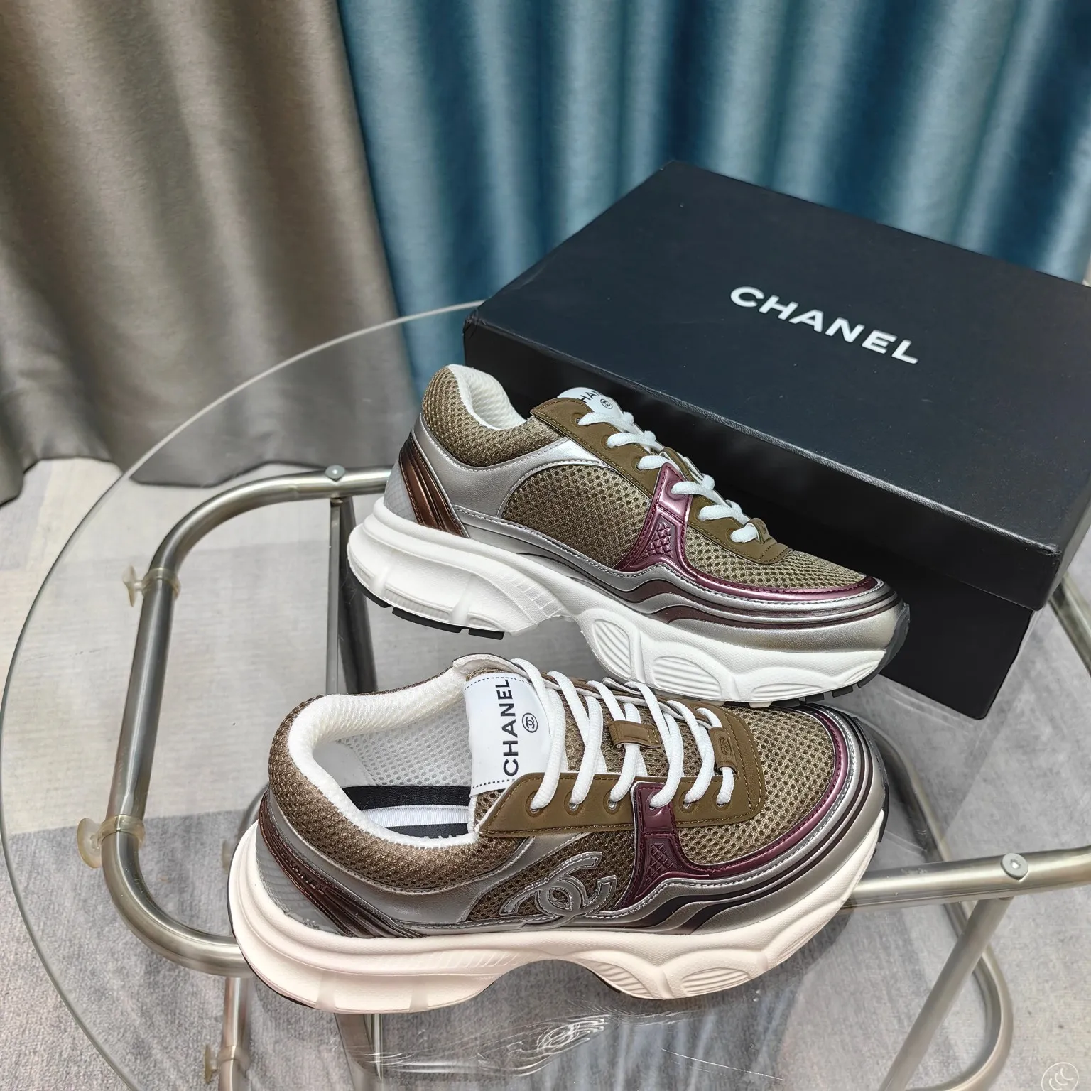 p680🐮🐮Chanel Chanel dad shoes, men and women couples - 2025 counter top casual sports shoes This classic design; the upper is electro-embroidered with a variety of techniques; the outsole is fashionable and sporty; it is unusual to incorporate a variety of color matching elements... The diversified mix and match is very beautiful and versatile, casual, fashionable, sports and outdoor can be taken into account... ꫛꫀꪝ Go➫ Material: ❶Upper is made of: Original imported first-layer silk cowhide + original waterproof cloth + original first-layer cowhide ❷Inner lining: original sheep lining + mesh ❸Outsole based on: original TPU combination outsole Special counter boutique packaging complete set for women 35–41